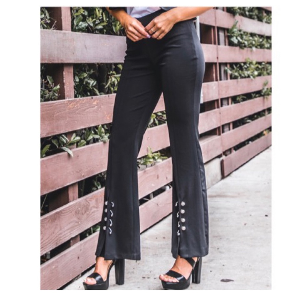 BLACK ANLKLE LENGTH FLARE PANTS WITH PEARL DETAIL